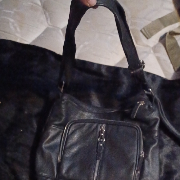 Elegant Black Men's Messenger Bag - Picture 7 of 7